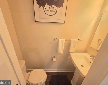 1001 Rampart Drive - Photo Thumbnail 9