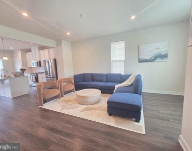 1001 Rampart Drive - Photo Thumbnail 7