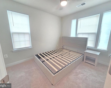1001 Rampart Drive - Photo Thumbnail 12