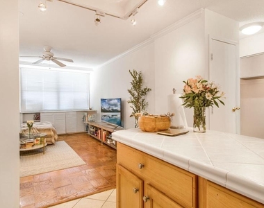 2030 N Adams Street - Photo Thumbnail 4