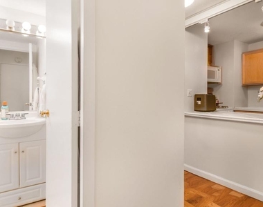 2030 N Adams Street - Photo Thumbnail 10