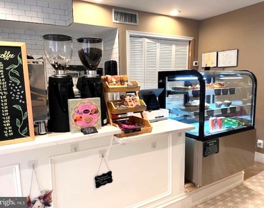 1011 Arlington Boulevard - Photo Thumbnail 18