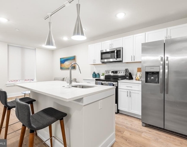 214 Vine Street - Photo Thumbnail 7