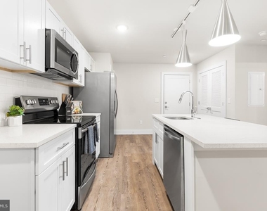 214 Vine Street - Photo Thumbnail 2