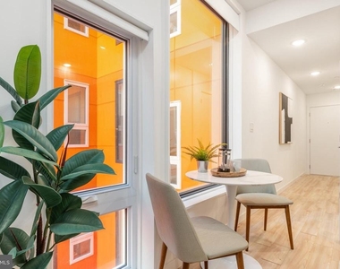 1131 N Front Street - Photo Thumbnail 6