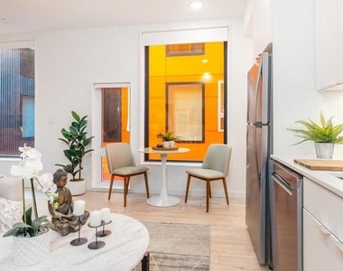 1131 N Front Street - Photo Thumbnail 8