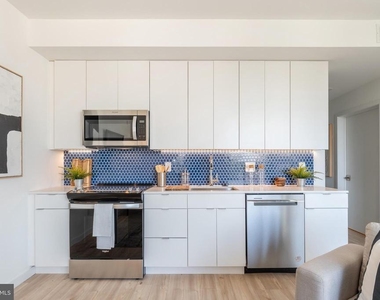 1131 N Front Street - Photo Thumbnail 15