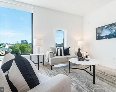 1131 N Front Street - Photo Thumbnail 2