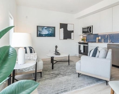1131 N Front Street - Photo Thumbnail 12