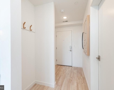 1131 N Front Street - Photo Thumbnail 9