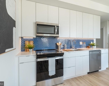 1131 N Front Street - Photo Thumbnail 10