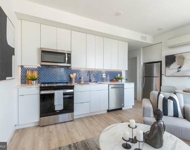 1131 N Front Street - Photo Thumbnail 8