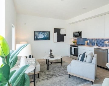 1131 N Front Street - Photo Thumbnail 13