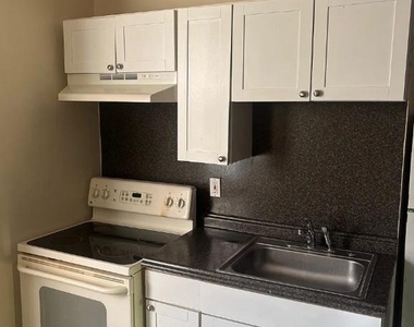 3328 N 17th Street - Photo Thumbnail 5