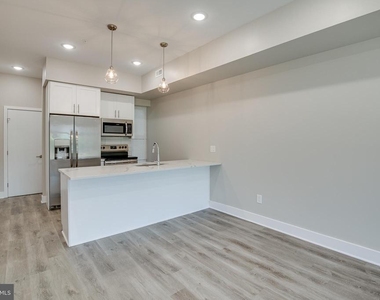 2017 N College Avenue - Photo Thumbnail 4