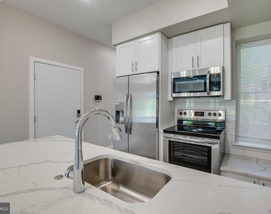 2017 N College Avenue - Photo Thumbnail 3