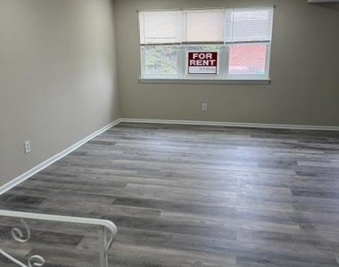 9813 Wistaria Street - Photo Thumbnail 7