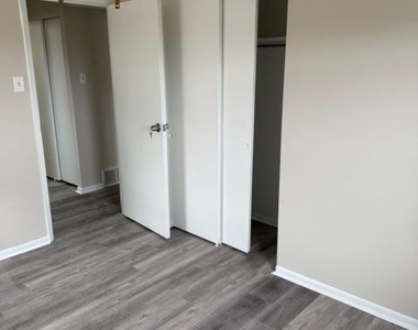 9813 Wistaria Street - Photo Thumbnail 2