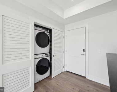 1350 N Front Street - Photo Thumbnail 8