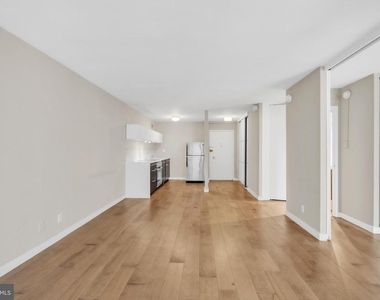 224 W Rittenhouse Square - Photo Thumbnail 5