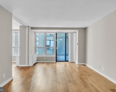 224 W Rittenhouse Square - Photo Thumbnail 7