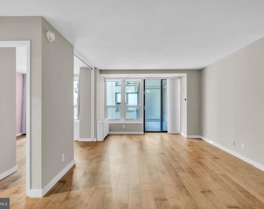 224 W Rittenhouse Square - Photo Thumbnail 6