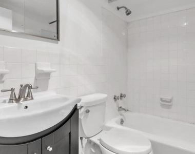 224 W Rittenhouse Square - Photo Thumbnail 16