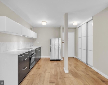 224 W Rittenhouse Square - Photo Thumbnail 3
