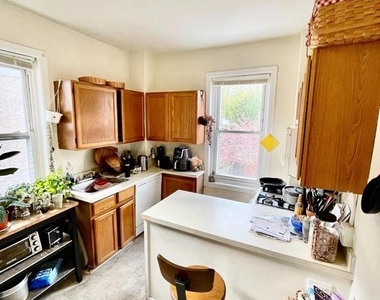 127 W Rittenhouse Street - Photo Thumbnail 3