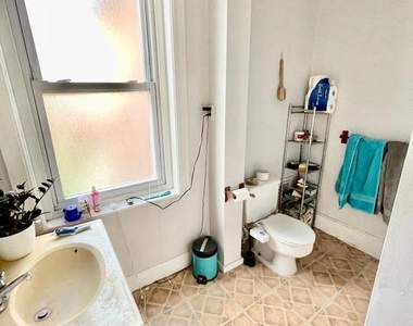 127 W Rittenhouse Street - Photo Thumbnail 8