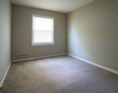 2631 Woodside Street - Photo Thumbnail 8