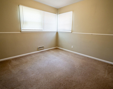 2631 Woodside Street - Photo Thumbnail 6