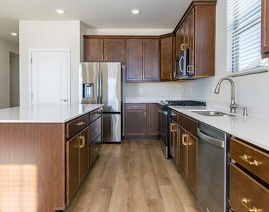 723 W Spaniel Drive - Photo Thumbnail 7