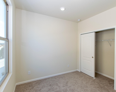 723 W Spaniel Drive - Photo Thumbnail 21