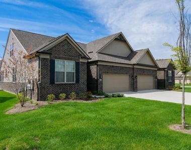 723 W Spaniel Drive - Photo Thumbnail 1