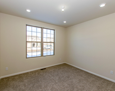 723 W Spaniel Drive - Photo Thumbnail 24
