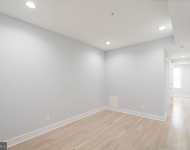 2808 W Oxford Street - Photo Thumbnail 14