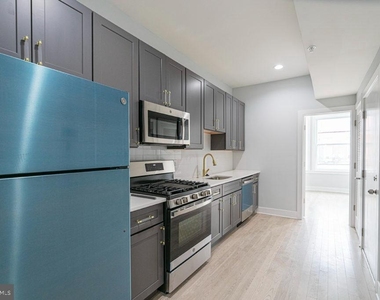 2808 W Oxford Street - Photo Thumbnail 2
