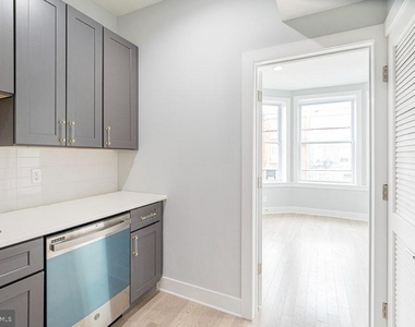 2808 W Oxford Street - Photo Thumbnail 3