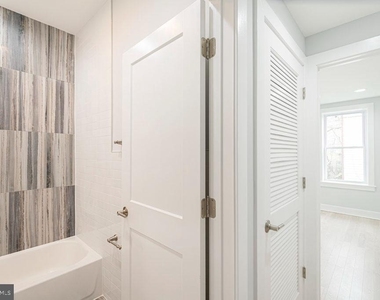 2808 W Oxford Street - Photo Thumbnail 10