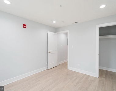 2808 W Oxford Street - Photo Thumbnail 13