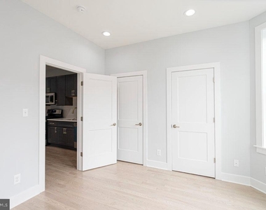 2808 W Oxford Street - Photo Thumbnail 9