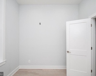 2808 W Oxford Street - Photo Thumbnail 5