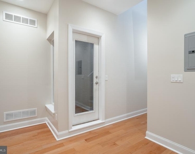724 N 3rd Street - Photo Thumbnail 9