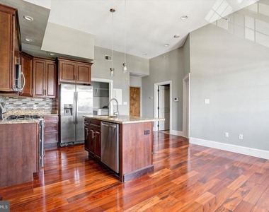 738 S 11th Street - Photo Thumbnail 4