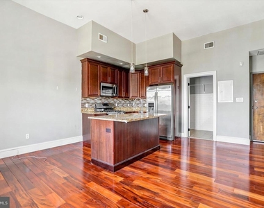 738 S 11th Street - Photo Thumbnail 3