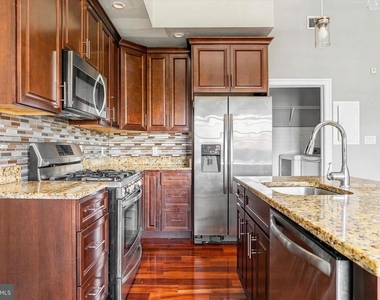 738 S 11th Street - Photo Thumbnail 6