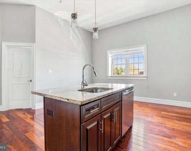 738 S 11th Street - Photo Thumbnail 7