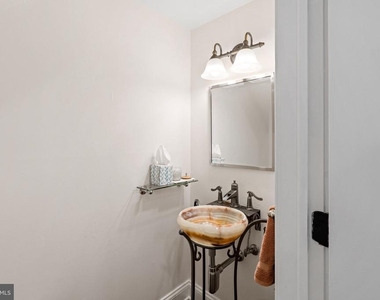 502 S 11th Street - Photo Thumbnail 10