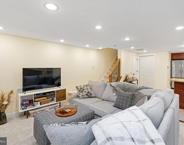 502 S 11th Street - Photo Thumbnail 4